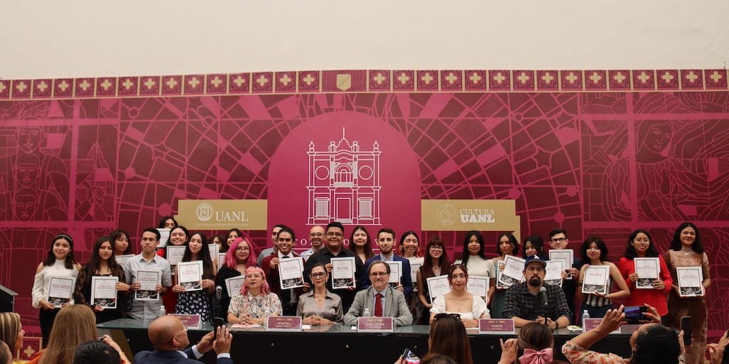 Ganan alumnos del Colegio de Letras el Certamen de Literatura Joven UANL 2024