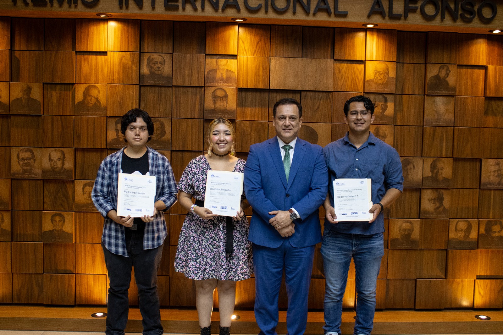 Estudiantes de la FFyL ganan el Concurso de Ensayo UANL 2024