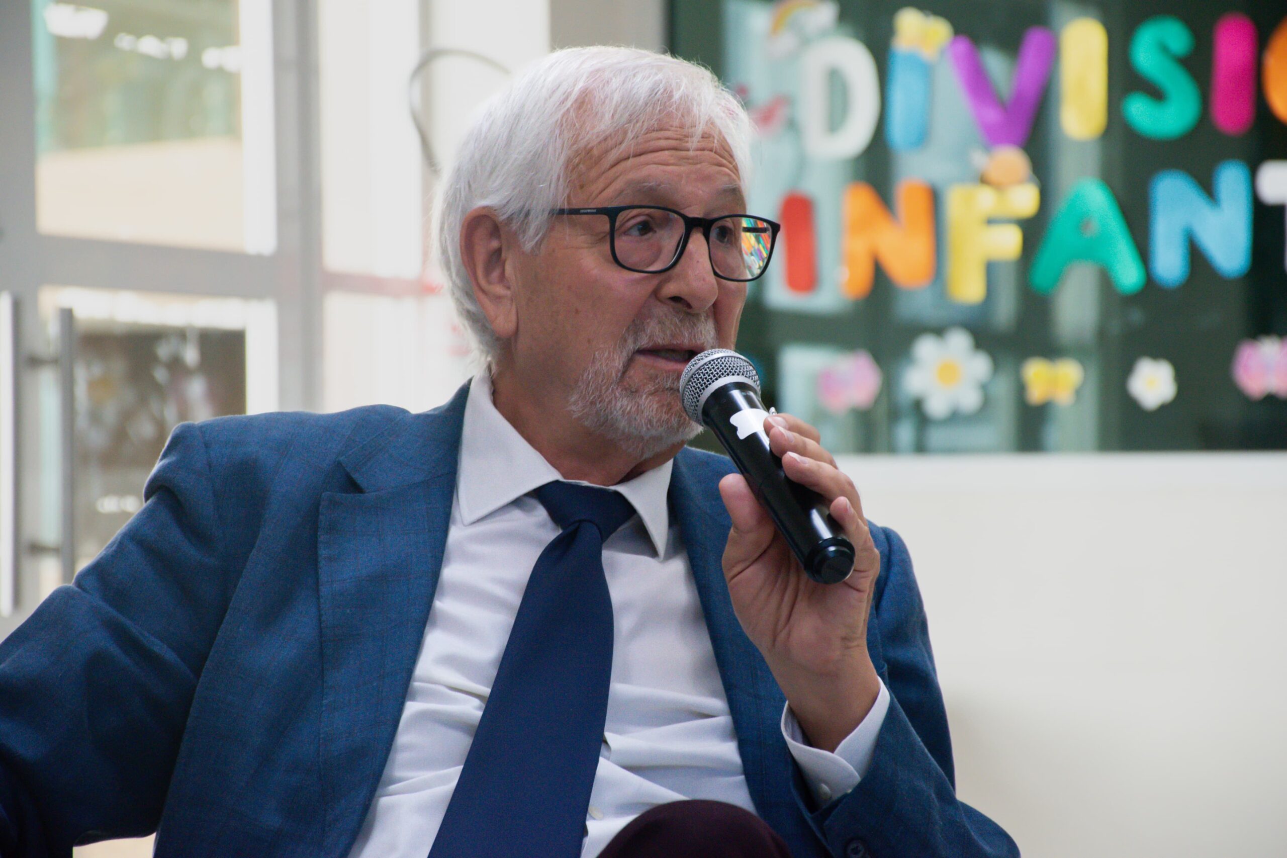 Miguel Zapata Ros dialoga sobre “Caradoc” en la Facultad de Filosofía y Letras