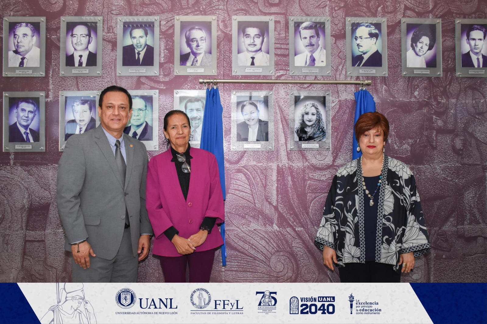 Reconoce la FFyL a exdirectoras: develan su fotografía en la galería institucional
