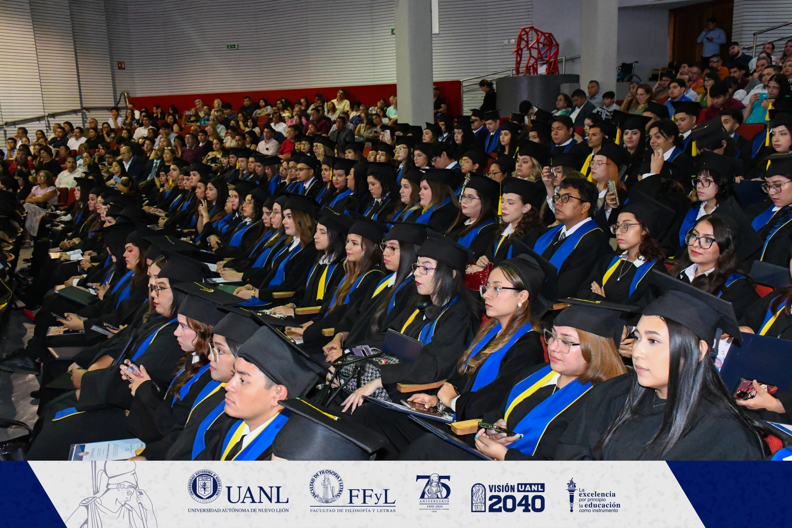 Celebra la FFyL Graduación de la Generación 2020-2025