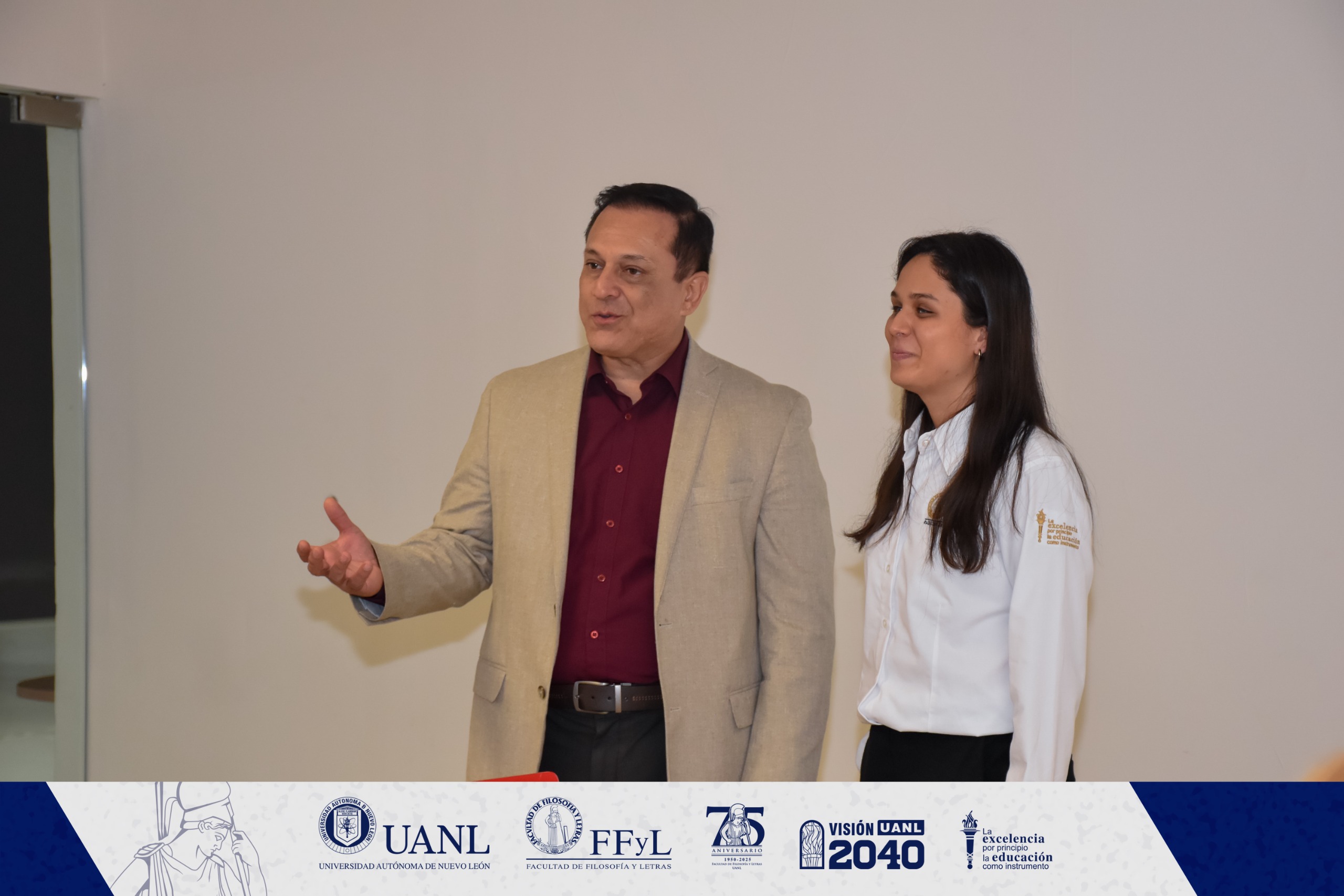 Cesia González comparte su historia de inclusión universitaria en la FFyL