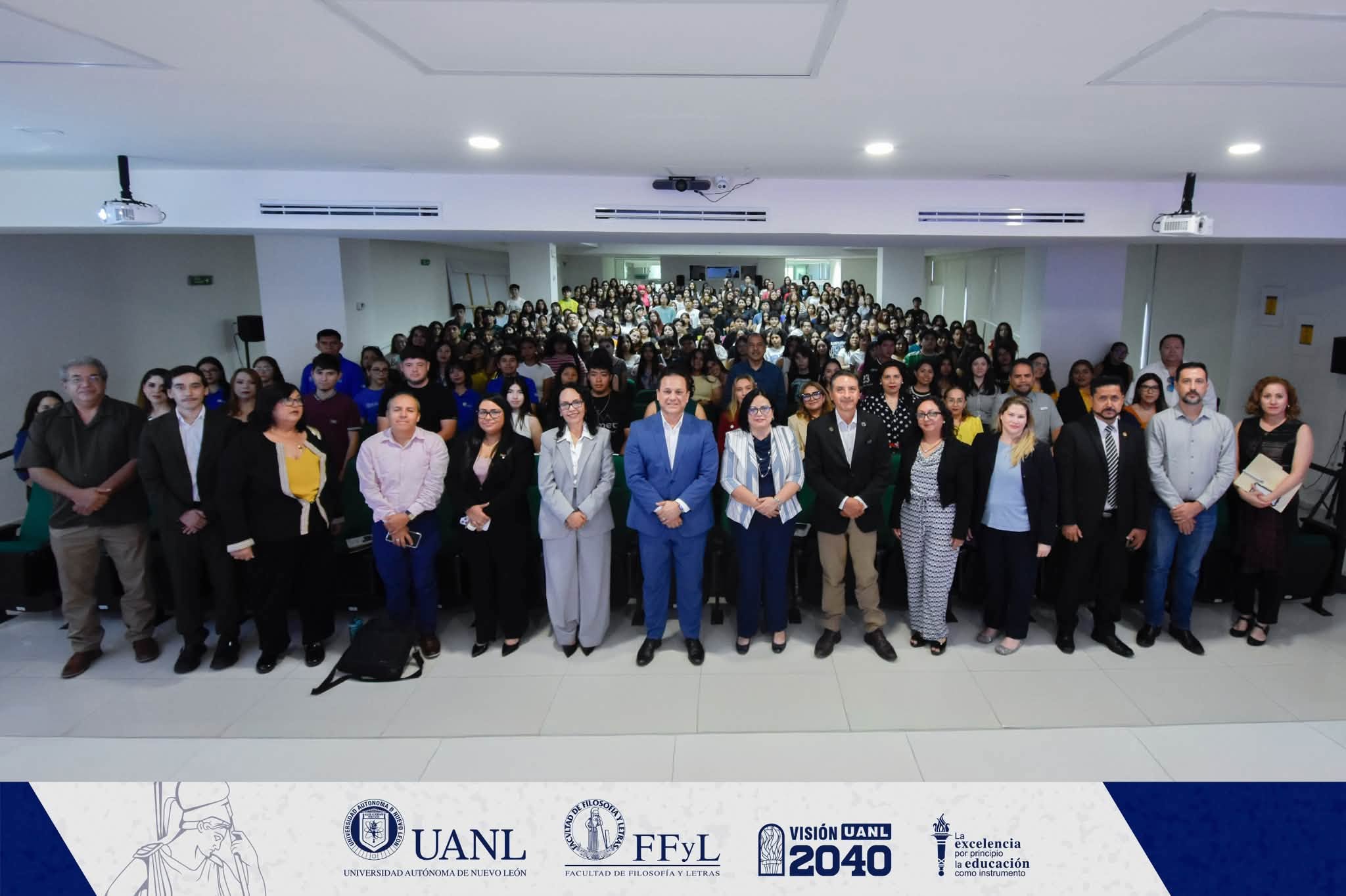 FFyL recibe a nueva generación de estudiantes